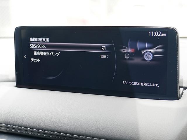 こちらのお車には先進安全装備が多数搭載されています。衝突被害を回避あるいは軽減するためのブレーキや、後方死角からの接近警報、車線逸脱を防止する警報装置など、詳しくはスタッフまでお尋ねください。