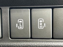 【両側パワースライドドア】スマートキーや運転席のスイッチで後席両側スライドドアの開閉が可能♪電動だから力を入れてドアを開ける必要が無く、小さなお子様でも簡単に開け閉めでき快適です♪