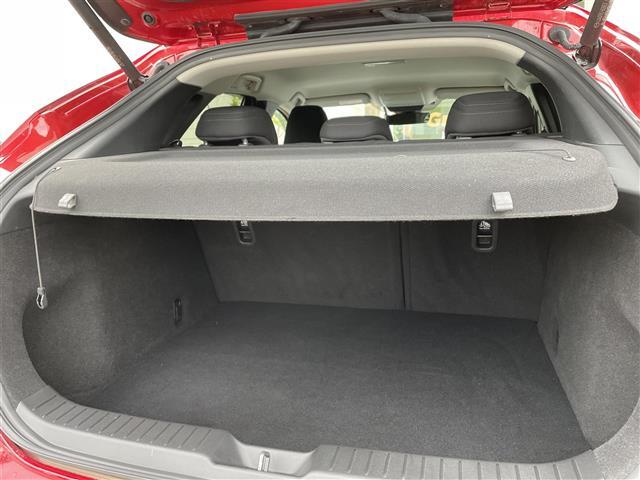 【トランク】積み込みやすくて、たっぷり積める荷室です。シートアレンジできるものは、乗車人数と荷物の量や大きさによってシートを動かすことができるので、より快適なドライブが可能です！