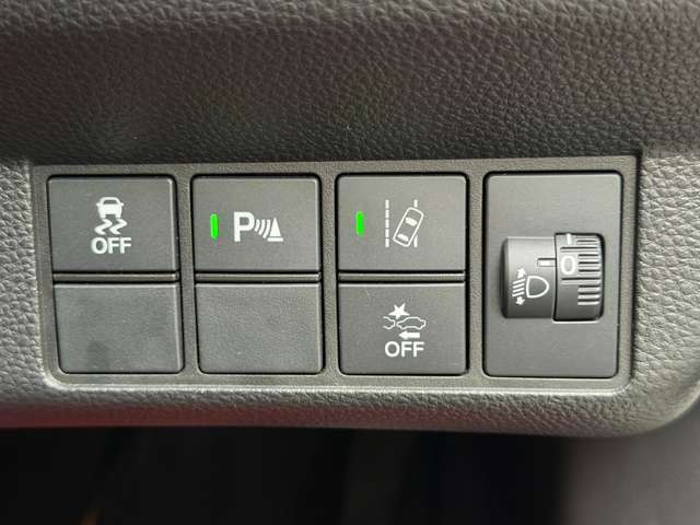 コーナーセンサーがついているので駐車が苦手な方も安心です♪