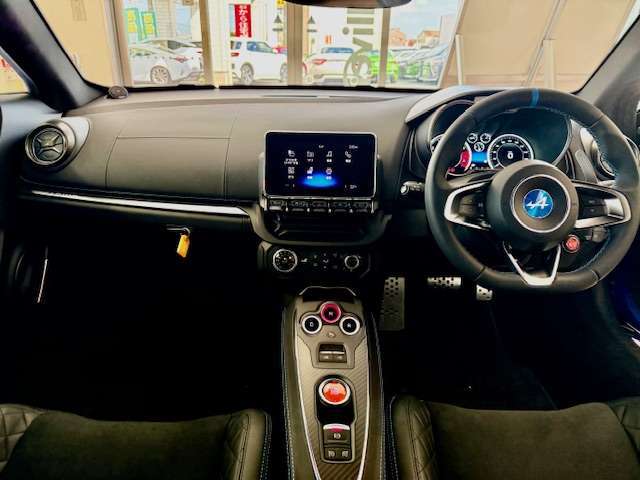 インパネ全体】全方位で視界が広く、高い目線で運転もしやすいです！