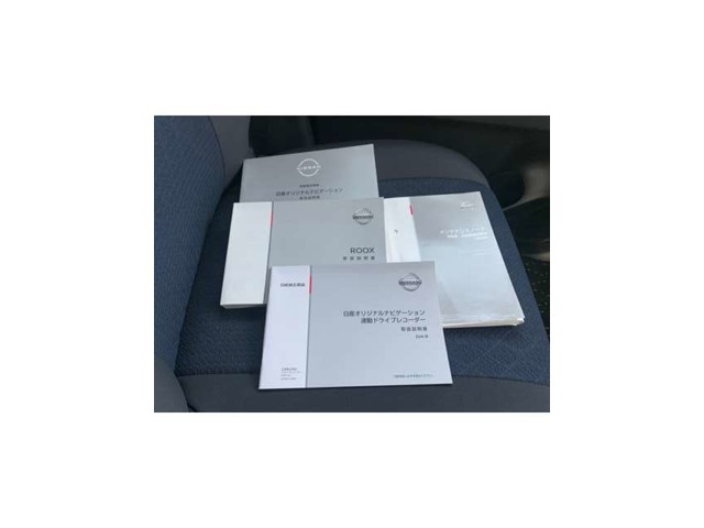 取り扱い説明書と整備手帳を兼ねる保証書付きです