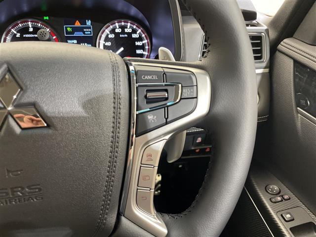 【アダプティブクルーズコントロール（全車速追従機能）】アクセルを踏まなくても、設定した速度で走行したり、先行車との車間距離を適切に維持する追従走行ができます！機能には限界があるためご注意ください。