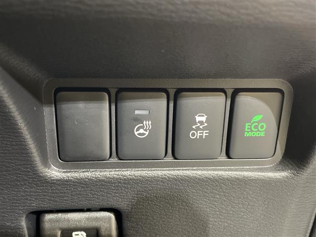 【ステアリングヒーター】冬場の寒い日に手がかじかみながら運転するのはツライですよね。でも、これがあれば安心です！ハンドルのグリップ部がじわっと暖かくなって心までポカポカします。