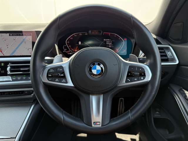 BMW　Premium　Selection　江戸川は、約20台の展示スペースがあり、常時新車拠店より厳選された認定中古車が続々と入庫しております。