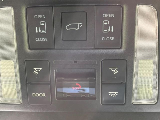 【両側パワースライドドア】スマートキーや運転席のスイッチで後席両側スライドドアの開閉が可能♪電動だから力を入れてドアを開ける必要が無く、小さなお子様でも簡単に開け閉めでき快適です♪