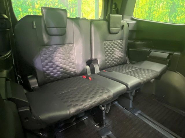 3列目シートはもちろん状態良好☆大人でもゆったりと座って頂けますので、大人数でのお出かけもラクラクです♪ご家族で、気の知れた仲間で、ドライブに行くのが楽しみですね♪