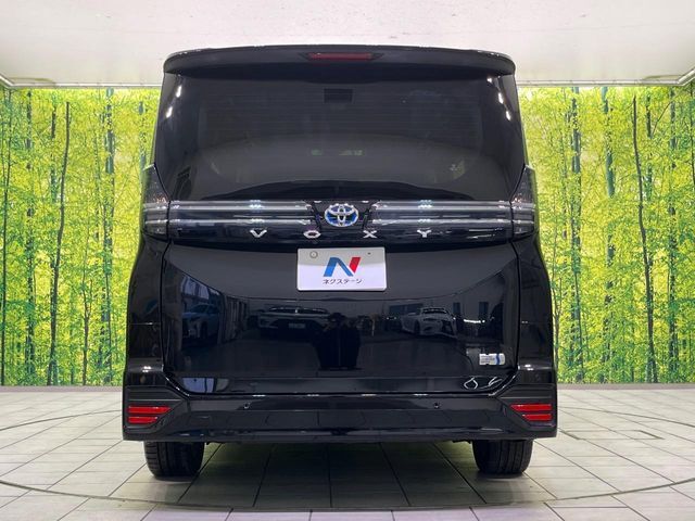 安心の最長10年・走行無制限保証（有償）をご用意。保証内容も充実はもちろん、無料点検＆オイル交換や、年中無休の全国・24時間ロードサービスも付帯されておりますのでご安心下さい。