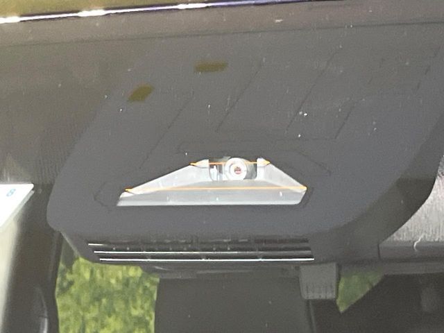 【トヨタセーフティセンス】走行中に前方の車両等を認識し、衝突しそうな時は警報とブレーキで衝突回避と被害軽減をアシスト。より安全にドライブをお楽しみいただけます。