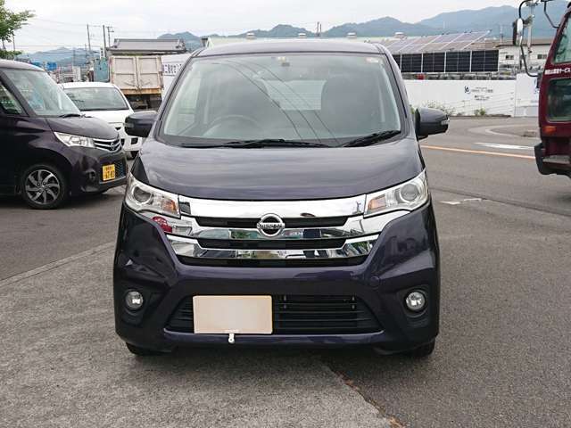 お買い得車を何台か揃えておりますので、お近くにお住まいの方から他県にお住まいの方まで大歓迎です！お気軽にご来店、問い合わせお待ちしております。整備などもメインに行っております！！