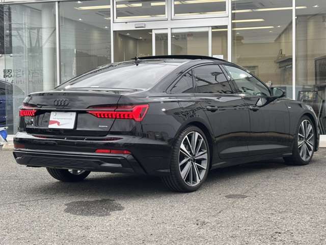【サンルーフ装備】Audiは、流れるウィンカー、リアの横幅を強調する水平基調のデザインで、安定感・ワイド感を演出しております。