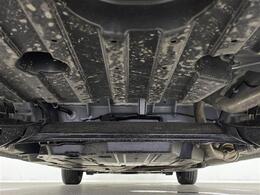 【下回り】下回りがきれいなうちに、防錆加工の施工がオススメ。降雪地域はもちろん、沿岸部にお住いの方や、趣味でマリン・ウィンタースポーツをされる方に大変好評いただいております。