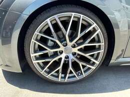 迫力ある20インチアルミホイール！当社にて取付済