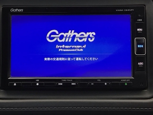 ホンダ純正ギャザズメモリーインターナビ付きです！CD・DVD再生、フルセグTV視聴、Bluetooth・ミュージックプレーヤー接続可能です！