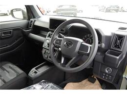 前席全体　目線も高く広い視界で安心して運転することができますね！