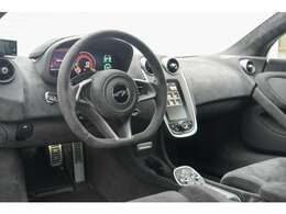 社外レーダーは取り外してのご納車となります。
