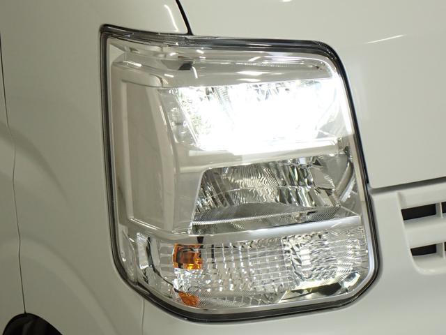 ライトを点灯した瞬間から、最大の光量を発揮することができるLEDヘッドランプを装備しています。