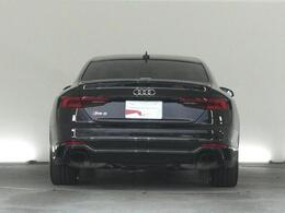 当店はアウディフォルクスワーゲンリテールジャパンの取扱車両でしたら、どちらの店舗のお車でもお取り寄せ可能です。