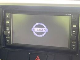 【純正ナビ】人気の純正ナビを装備しております。ナビの使いやすさはもちろん、オーディオ機能も充実！キャンプや旅行はもちろん、通勤や買い物など普段のドライブも楽しくなるはず♪