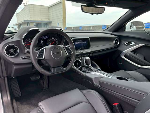 私たちは、お客様のこだわりに合ったお車をご提案します。ジースクエア＝車のあるライフスタイルを演出するセレクトショップです。
