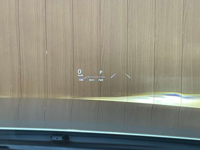 全車、納車日からのあんしん保証付き（部分保証、輸入車1ヶ月、国産車3ヶ月）。中古車は不安というお客様の声にお応えし、あんしんの保証を実現致しました。
