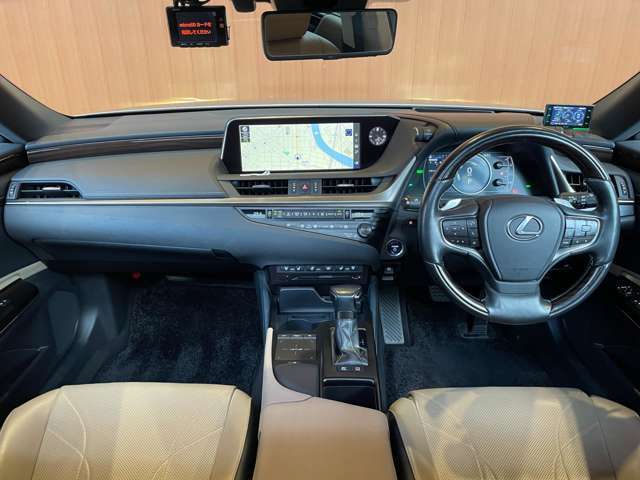 LIBERALAでは多種多様の車種をご用意させていただいております。お客様がご納得いくまで、そのお車の持つ特性を五感すべてで感じ取っていただける場をご提供します。