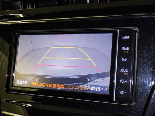 バックモニターも装備しております。バックギアに入れるとナビ画面に車の後方が映し出されます。これで後方確認も安心！