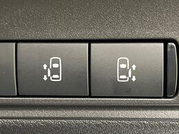 【両側パワースライドドア】スマートキーや運転席のスイッチで後席両側スライドドアの開閉が可能♪電動だから力を入れてドアを開ける必要が無く、小さなお子様でも簡単に開け閉めでき快適です♪
