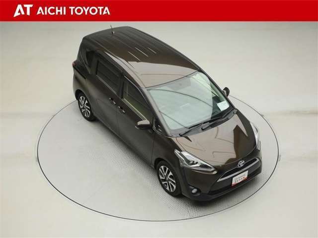 両側パワースライドドア付きだから、狭い駐車スペースなどでの乗り降りラクラク♪小さなお子さまのいるご家庭には嬉しい装備です。