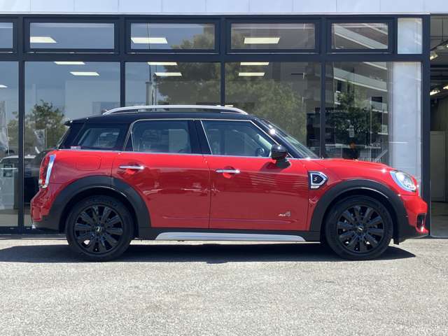 サービスにはドイツ本国と同様に教育と訓練を受け、MINIを知り尽くした「マイスター」が数多く在籍しております。360度による納車前点検整備で、お客様に安心と安全をお届けいたします。