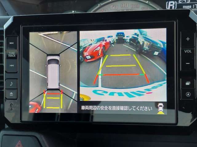 【パノラマモニター】クルマを真上から見下ろした視点で駐車をサポートします！死角からの障害物にいち早く気が付くことができます。