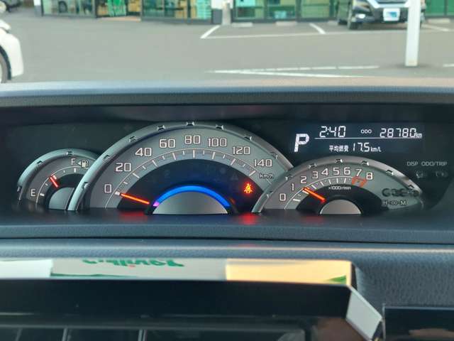 【スピードメーター】『スピードメーター』の画像になります。メーターがシンプルで見やすく運転しやすいですね！