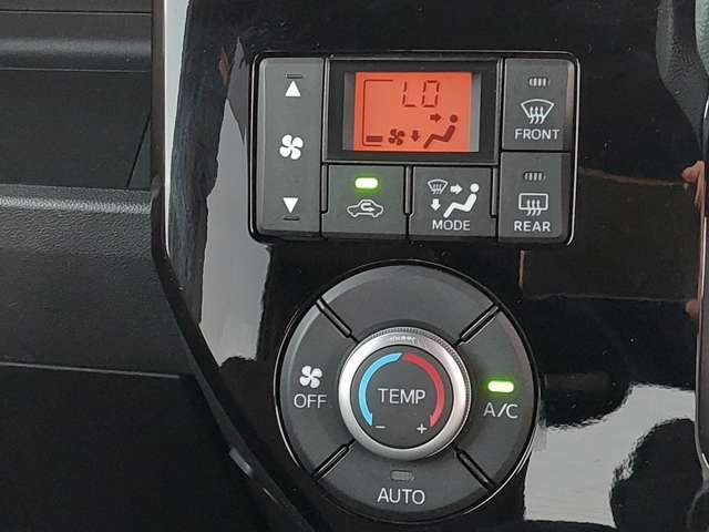 【運転席操作部】『運転席周辺の装備』の画像になります。快適なドライブを楽しむための機能が装備されています！運転席から触れるので使いやすいです！