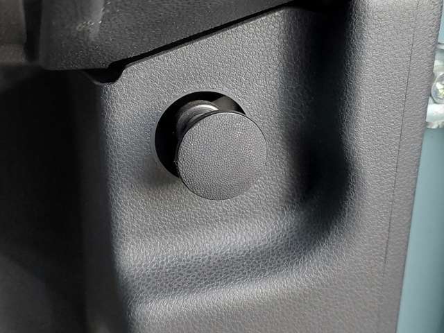 【運転席操作部】『運転席周辺の装備』の画像になります。快適なドライブを楽しむための機能が装備されています！運転席から触れるので使いやすいです！