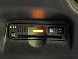 【ETC】高速道路の料金所をストレスなく通過！話題のスポットやサービスエリアに多い「スマートIC」利用時は必須のアイテムです。当店でセットアップを実施、ご納車当日からすぐにご利用いただけます！