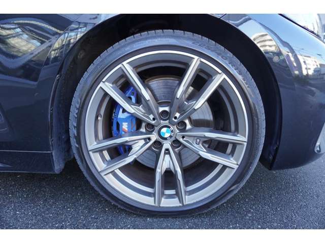 BMW承認の純正タイヤを装備しております☆お問合せ（無料ダイヤル）0078-6002-613077迄お待ちしております。大阪府吹田市芳野町5-55　毎水曜、第二火曜日定休　営業時間10：00～19:00