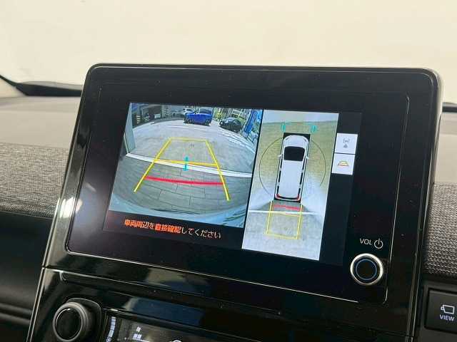 【パノラミックビューモニター】を装備しております。全周囲カメラで危険察知。狭い駐車場でも安心して駐車できますね。