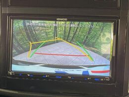 【バックカメラ】駐車時に後方がリアルタイム映像で確認できます。大型商業施設や立体駐車場での駐車時や、夜間のバック時に大活躍！運転スキルに関わらず、今や必須となった装備のひとつです！