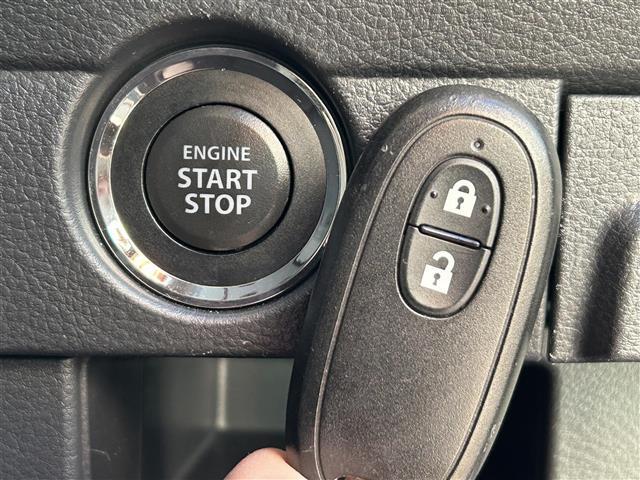 こちら付属品の写真です。写真に載っているものが全てです。ご不明な点があれば何なりとお問合わせください。担当のスタッフがお客様のご不安に対応させていただきます。中古車は一物一価なので、早い者勝ちです。