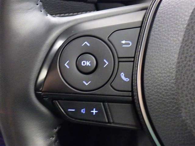 ステアリングスイッチ装備！運転しながら手元でオーディオの操作などができます。