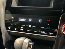 オートエアコンがついていますので、簡単操作で快適に過ごせます。希望の温度に自動調整してくれるのが便利です。