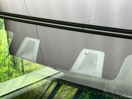 【スズキ　セーフティサポート】走行中に前方の車両等を認識し、衝突しそうな時は警報とブレーキで衝突回避と被害軽減をアシスト。より安全にドライブをお楽しみいただけます。