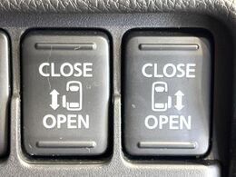 【両側パワースライドドア】スマートキーや運転席のスイッチで後席両側スライドドアの開閉が可能♪電動だから力を入れてドアを開ける必要が無く、小さなお子様でも簡単に開け閉めでき快適です♪
