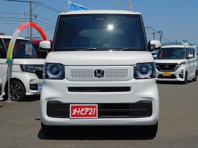 令和7年式NBOXです。走行15kmのお車です。※オーディオレス車になります。ステアリングリモコン、バックカメラ(カメラのみ)付いてます。