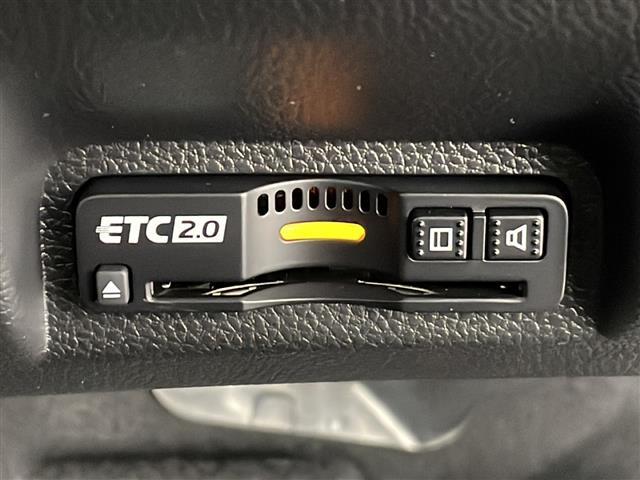 【ETC2.0（DSRC）】ETCカードを挿入すれば料金所はノンストップで通過できます。ETC限定の割引や、高速道路の情報提供サービスを利用できます。