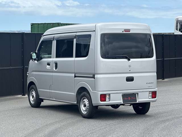 ☆届出済未使用車☆車検令和9年5月☆ボディカラー：シルキーシルバーM☆安心ディーラー保証☆