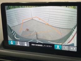 【バックカメラ】駐車時に後方がリアルタイム映像で確認できます。大型商業施設や立体駐車場での駐車時や、夜間のバック時に大活躍！運転スキルに関わらず、今や必須となった装備のひとつです！
