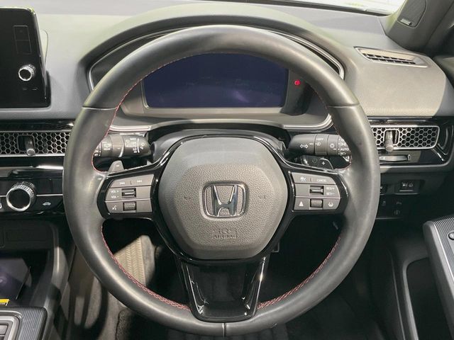 【ステアリングスイッチ】運転中、前方から目線をそらすことなく、オーディオ等の操作が可能な便利機能！安心＆快適なドライブを演出してくれます♪