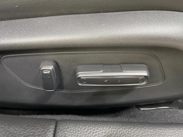 【パワーシート】スイッチ一つで簡単にシートの微調整が可能！電動だから力もいりません！快適なシートポジションにセットして、快適なドライブをお楽しみください。
