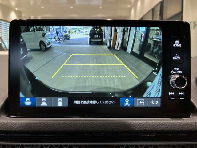 バックカメラももちろんついておりますので駐車時も後方が確認できて安心ですね！